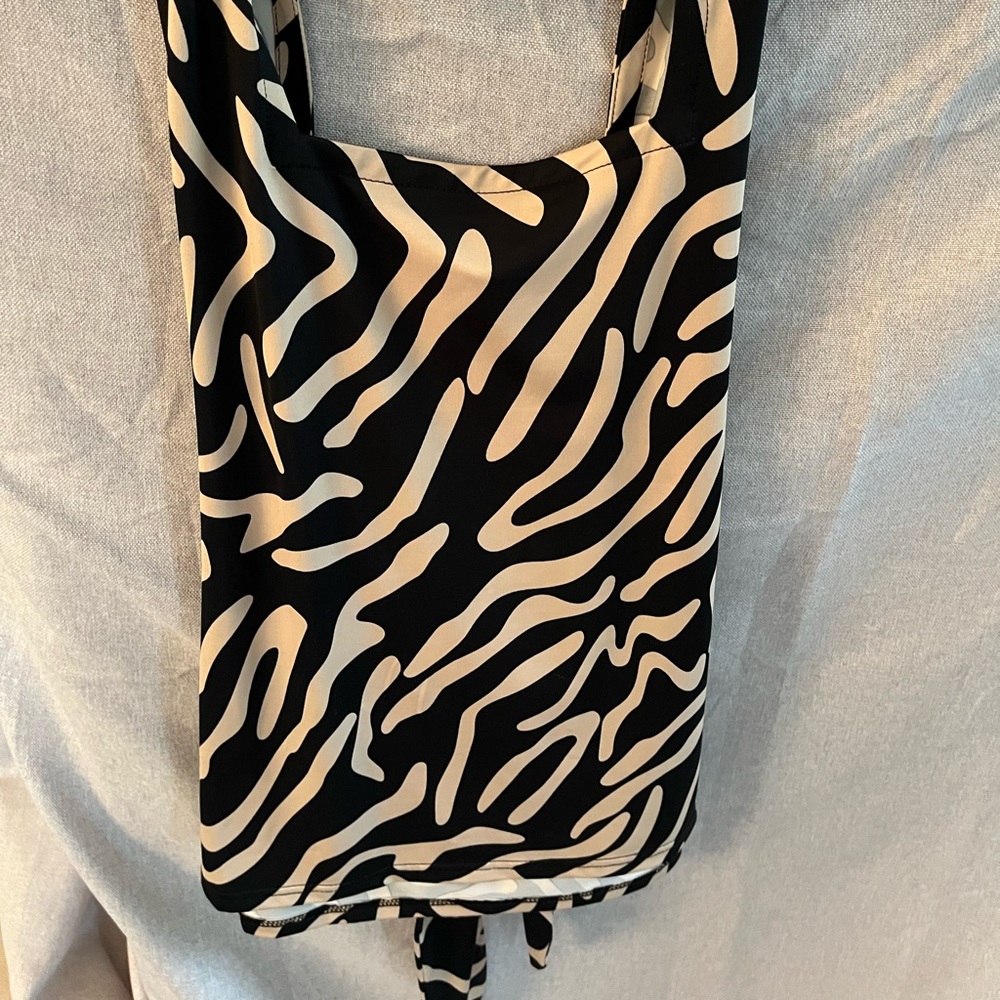 Great little Poly / Spandex top.  Tie in front or back.